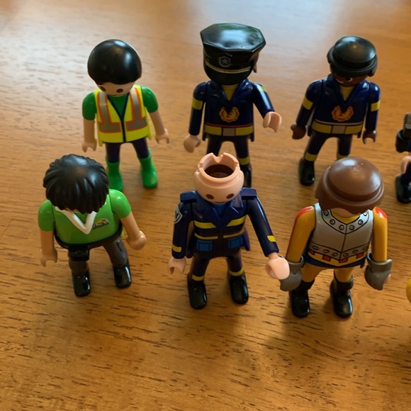 Host Pick 🎉🛍️PlayMobil Action Figures (18) & Assorted Pieces - Picture 3 of 7